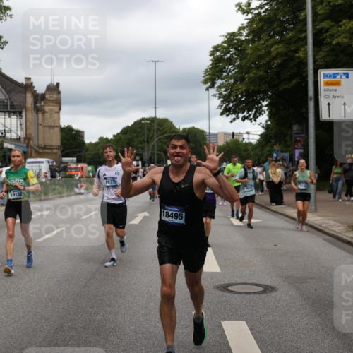 29.06.2025 - hella hamburg halbmarathon Yannick Fuchs http://msf.ph/oto/8302376 29.06.2025 10:49:58 20KM 1130, 1180, 1877, 2378, 2982, 3042, 3048, 4951, 5287, 5465, 5721, 5744, 6759, 7646, 7742, 8255, 8311, 8330, 8639, 8863, 9361, 9562, 9622, 11039, 11143, 11309, 11554, 11638, 12196, 12515, 12858, 13474, 14363, 14461, 15134, 16043, 16375, 16401, 16434, 16625, 16786, 17468, 17615, 18117, 18125, 18212, 18325, 18340, 18495, 18531, 18634, 18741, 18746, 18835, 18966, 19120, 19152 meine-sportfotos.de