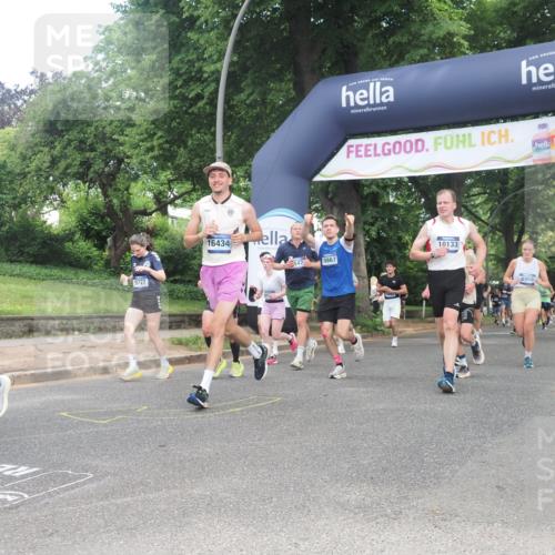 29.06.2025 - hella hamburg halbmarathon KatJ http://msf.ph/oto/8302387 29.06.2025 10:43:29 Zwischen KM18-KM19 1972, 2083, 2741, 2982, 2996, 4152, 4594, 4813, 7037, 7547 meine-sportfotos.de