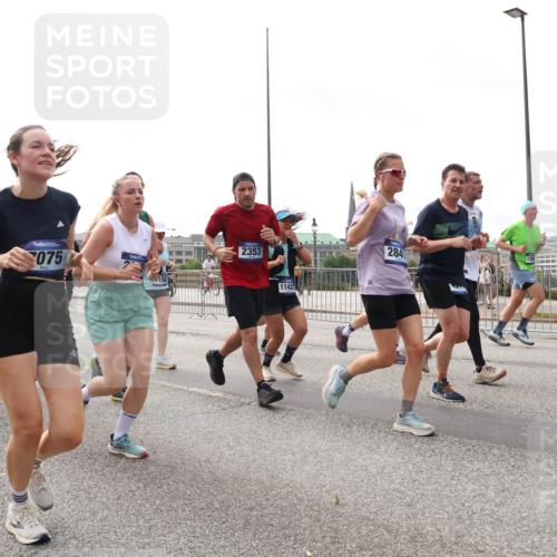 29.06.2025 - hella hamburg halbmarathon Lena Gebhardt http://msf.ph/oto/8302389 29.06.2025 10:21:55 Lombardsbrücke 18439, 075, 2353, 11429, 284, 1003, 1072, 1158, 1191, 1250, 1294, 1401, 1668, 1958, 1963, 2009, 2063, 2172, 2315, 2353, 2514, 2529, 2744, 3050, 3172, 3458, 3606, 3768, 3770, 3825, 3826, 3995, 4046, 4289, 4366, 4375, 4376, 4697, 4786, 5122, 5412, 5641, 5759, 5957, 6086, 6103, 6475, 6676, 6805, 6881, 6977, 7075, 7162, 7612, 7672, 8286, 8431, 8715, 8860, 8896, 8954, 8959, 9002, 9062, 9369, 9483, 9499, 9532, 10374, 10874 meine-sportfotos.de
