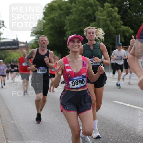 29.06.2025 - hella hamburg halbmarathon Jannik Wohlers http://msf.ph/oto/8302402 29.06.2025 10:37:24 Lombardsbrücke 1475, 1578, 1799, 1985, 2199, 2853, 3230, 3246, 5139, 5522, 5875, 6243, 6362, 7244, 7321, 7350, 7696, 8985, 9247, 9288, 9895, 10159, 10506, 10836, 11087, 11164, 11456, 11457, 11543, 11882, 12242, 12254, 12472, 12824, 13650, 14018, 15002, 15418, 15511, 16211, 16360, 16680, 17389, 17793, 17798, 18317, 18319 meine-sportfotos.de