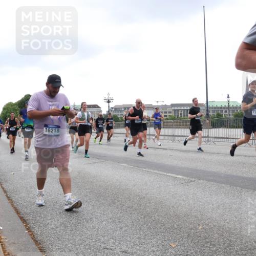 29.06.2025 - hella hamburg halbmarathon Lena Gebhardt http://msf.ph/oto/8302459 29.06.2025 10:46:55 Lombardsbrücke 1073, 1185, 1286, 1363, 1371, 1375, 1593, 1607, 1608, 1720, 1837, 1961, 1999, 2162, 2211, 2320, 2327, 2537, 2555, 2556, 2665, 2697, 2981, 3277, 3406, 3407, 3469, 3734, 3823, 4202, 4239, 4296, 4342, 4355, 4483, 4604, 5111, 5114, 5700, 5796, 5953, 6124, 6161, 6485, 6496, 6740, 7073, 7303, 7412, 7430, 7431, 7767, 7827, 8131, 8477, 8486, 8551, 8553, 8684, 8706, 8967, 9691, 10230, 13969, 14261, 15852, 16882, 16987 meine-sportfotos.de