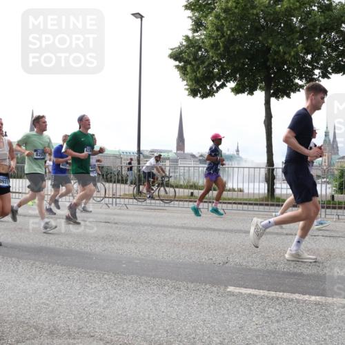 29.06.2025 - hella hamburg halbmarathon Lena Gebhardt http://msf.ph/oto/8302462 29.06.2025 10:37:11 Lombardsbrücke 1900, 10931, 8257, 9055, 1022, 1118, 1253, 1276, 1337, 1339, 1488, 1490, 1597, 1819, 1948, 1952, 1954, 2016, 2031, 2072, 2104, 2272, 2480, 2486, 2552, 3127, 3165, 3714, 3873, 3895, 4097, 4347, 4618, 4733, 4762, 4996, 5146, 5171, 5224, 5538, 5560, 5640, 5786, 5789, 5790, 5940, 6156, 6172, 6359, 6584, 6804, 7085, 7202, 7235, 7544, 7707, 7773, 7777, 7823, 8007, 8257, 8258, 8315, 8499, 8758, 8811, 8843, 8936, 8937, 9054, 9055, 9295, 9524, 9694 meine-sportfotos.de
