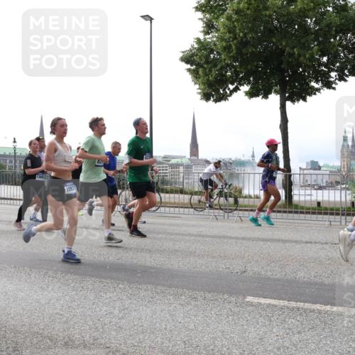 29.06.2025 - hella hamburg halbmarathon Lena Gebhardt http://msf.ph/oto/8302598 29.06.2025 10:37:12 Lombardsbrücke 19006, 13695, 10931, 82, 1, 1022, 1118, 1253, 1276, 1337, 1339, 1488, 1490, 1597, 1819, 1952, 1954, 2016, 2031, 2072, 2104, 2272, 2480, 2486, 2552, 3127, 3165, 3714, 3873, 3895, 4097, 4347, 4618, 4733, 4762, 4996, 5146, 5171, 5186, 5224, 5538, 5560, 5640, 5786, 5789, 5790, 5940, 6156, 6172, 6359, 6584, 6804, 7085, 7202, 7235, 7544, 7707, 7773, 7777, 7823, 8007, 8257, 8258, 8315, 8499, 8758, 8811, 8843, 8936, 8937, 9054, 9055, 9295, 9524, 9694 meine-sportfotos.de