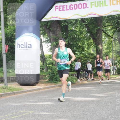 29.06.2025 - hella hamburg halbmarathon KatJ http://msf.ph/oto/8302633 29.06.2025 10:14:11 Zwischen KM18-KM19  meine-sportfotos.de