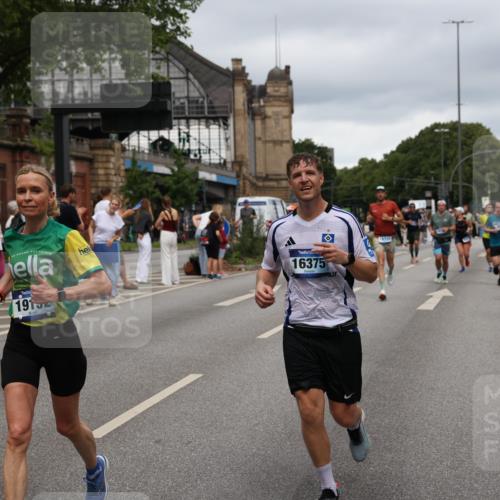 29.06.2025 - hella hamburg halbmarathon Yannick Fuchs http://msf.ph/oto/8302649 29.06.2025 10:50:00 20KM 1130, 1180, 1877, 2378, 2982, 3042, 3048, 4594, 4813, 4951, 5287, 5465, 5721, 5744, 6759, 7646, 7742, 8255, 8311, 8330, 8639, 8863, 9361, 9562, 9622, 11039, 11143, 11309, 11554, 11638, 11870, 12196, 12515, 12858, 13474, 14363, 14461, 15134, 16043, 16375, 16434, 16625, 17468, 17615, 18117, 18125, 18212, 18325, 18340, 18495, 18531, 18634, 18746, 18835, 18966, 19152 meine-sportfotos.de