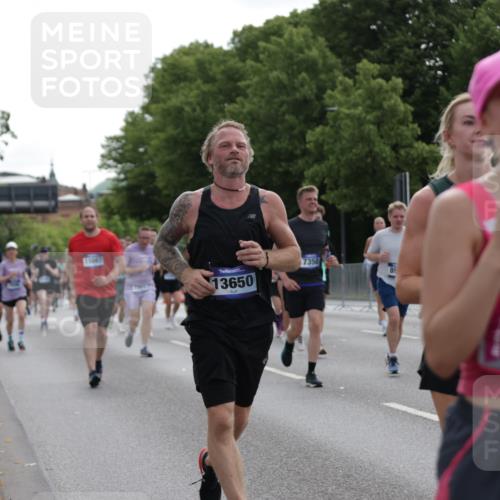 29.06.2025 - hella hamburg halbmarathon Jannik Wohlers http://msf.ph/oto/8302655 29.06.2025 10:37:25 Lombardsbrücke 1475, 1578, 1799, 1985, 2199, 2853, 3230, 3246, 5139, 5522, 5875, 6243, 6362, 6697, 7244, 7321, 7350, 7696, 8985, 9247, 9288, 9895, 10159, 10506, 10836, 11087, 11164, 11456, 11457, 11543, 11882, 12242, 12254, 12472, 12824, 13650, 14018, 15002, 15418, 15511, 16211, 16360, 17389, 17793, 17798, 18317, 18319 meine-sportfotos.de