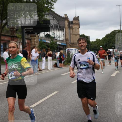 29.06.2025 - hella hamburg halbmarathon Yannick Fuchs http://msf.ph/oto/8302663 29.06.2025 10:50:00 20KM 1130, 1180, 1877, 2378, 2982, 3042, 3048, 4594, 4813, 4951, 5287, 5465, 5721, 5744, 6759, 7646, 7742, 8255, 8311, 8330, 8639, 8863, 9361, 9562, 9622, 11039, 11143, 11309, 11554, 11638, 11870, 12196, 12515, 12858, 13474, 14363, 14461, 15134, 16043, 16375, 16434, 16625, 17468, 17615, 18117, 18125, 18212, 18325, 18340, 18495, 18531, 18634, 18746, 18835, 18966, 19152 meine-sportfotos.de