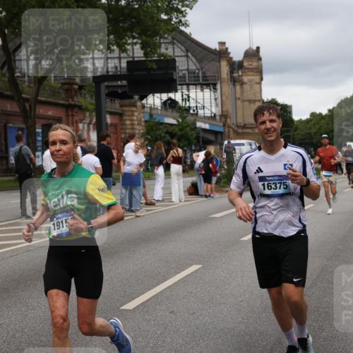 29.06.2025 - hella hamburg halbmarathon Yannick Fuchs http://msf.ph/oto/8302677 29.06.2025 10:50:00 20KM 1130, 1180, 1877, 2378, 2982, 3042, 3048, 4594, 4813, 4951, 5287, 5465, 5721, 5744, 6759, 7646, 7742, 8255, 8311, 8330, 8639, 8863, 9361, 9562, 9622, 11039, 11143, 11309, 11554, 11638, 11870, 12196, 12515, 12858, 13474, 14363, 14461, 15134, 16043, 16375, 16434, 16625, 17468, 17615, 18117, 18125, 18212, 18325, 18340, 18495, 18531, 18634, 18746, 18835, 18966, 19152 meine-sportfotos.de