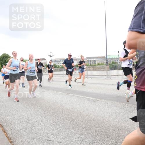 29.06.2025 - hella hamburg halbmarathon Lena Gebhardt http://msf.ph/oto/8302688 29.06.2025 10:56:26 Lombardsbrücke 15103, 1879, 17673, 12296, 9953, 5757, 1047, 1113, 1738, 1909, 2095, 2143, 2307, 2793, 2887, 2915, 2991, 3257, 3268, 3438, 3520, 3614, 3675, 3676, 3953, 3987, 4083, 4354, 4473, 4773, 4836, 5237, 5306, 5438, 5580, 5693, 5757, 5911, 5994, 6494, 6690, 6968, 7025, 7028, 7090, 7307, 7616, 7711, 8005, 8108, 8305, 8517, 8606, 8766, 8939, 8943, 9172, 9210, 9383, 9435, 9606, 9838, 9910, 9948, 9953, 10555, 10569, 10571, 10640, 10740, 10784, 10987 meine-sportfotos.de