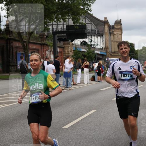 29.06.2025 - hella hamburg halbmarathon Yannick Fuchs http://msf.ph/oto/8302713 29.06.2025 10:50:00 20KM 1130, 1180, 1877, 2378, 2982, 3042, 3048, 4594, 4813, 4951, 5287, 5465, 5721, 5744, 6759, 7646, 7742, 8255, 8311, 8330, 8639, 8863, 9361, 9562, 9622, 11039, 11143, 11309, 11554, 11638, 11870, 12196, 12515, 12858, 13474, 14363, 14461, 15134, 16043, 16375, 16434, 16625, 17468, 17615, 18117, 18125, 18212, 18325, 18340, 18495, 18531, 18634, 18746, 18835, 18966, 19152 meine-sportfotos.de