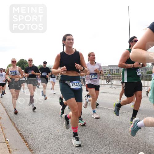 29.06.2025 - hella hamburg halbmarathon Lena Gebhardt http://msf.ph/oto/8302743 29.06.2025 10:21:55 Lombardsbrücke 1958, 114, 10125, 18439, 1191, 1003, 1072, 1158, 1191, 1250, 1294, 1401, 1668, 1958, 1963, 2009, 2063, 2172, 2315, 2353, 2514, 2529, 2744, 3050, 3172, 3458, 3606, 3768, 3770, 3825, 3826, 3995, 4046, 4289, 4366, 4375, 4376, 4697, 4786, 5122, 5412, 5641, 5759, 5957, 6086, 6103, 6475, 6676, 6805, 6881, 6977, 7075, 7162, 7612, 7672, 8286, 8431, 8715, 8860, 8896, 8954, 8959, 9002, 9062, 9369, 9483, 9499, 9532, 10374, 10874 meine-sportfotos.de