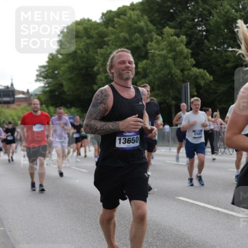 29.06.2025 - hella hamburg halbmarathon Jannik Wohlers http://msf.ph/oto/8302765 29.06.2025 10:37:25 Lombardsbrücke 1475, 1578, 1799, 1985, 2199, 2853, 3230, 3246, 5139, 5522, 5875, 6243, 6362, 6697, 7244, 7321, 7350, 7696, 8985, 9247, 9288, 9895, 10159, 10506, 10836, 11087, 11164, 11456, 11457, 11543, 11882, 12242, 12254, 12472, 12824, 13650, 14018, 15002, 15418, 15511, 16211, 16360, 17389, 17793, 17798, 18317, 18319 meine-sportfotos.de