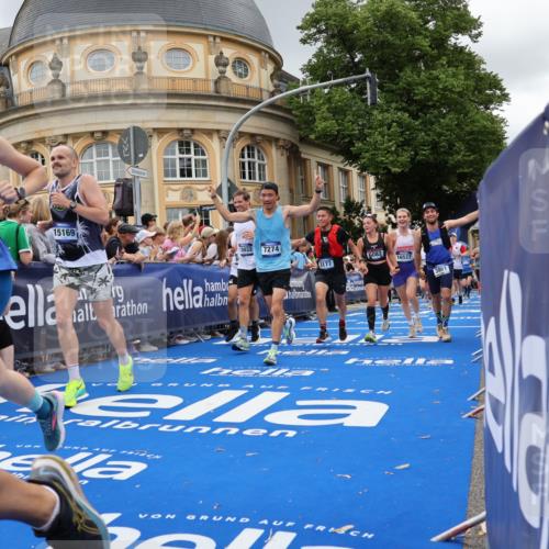 29.06.2025 - hella hamburg halbmarathon Strokosch-Dieckow http://msf.ph/oto/8302768 29.06.2025 10:54:15 Ziel 1267, 1442, 3103, 3177, 3861, 3898, 5638, 6082, 6084, 6443, 6511, 6512, 7274, 8223, 8390, 8772, 9791, 11430, 12213, 13033, 13289, 13794, 13803, 15169, 15524, 15946, 16527, 16574, 16750, 16780, 16879, 17087, 17698, 18268 meine-sportfotos.de