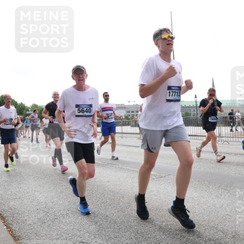 29.06.2025 - hella hamburg halbmarathon Lena Gebhardt http://msf.ph/oto/8302804 29.06.2025 10:37:12 Lombardsbrücke 2031, 5640, 971, 17713, 19006, 1022, 1118, 1253, 1276, 1337, 1339, 1488, 1490, 1597, 1819, 1952, 1954, 2016, 2031, 2072, 2104, 2272, 2480, 2486, 2552, 3127, 3165, 3714, 3873, 3895, 4097, 4347, 4618, 4733, 4762, 4996, 5146, 5171, 5186, 5224, 5538, 5560, 5640, 5786, 5789, 5790, 5940, 6156, 6172, 6359, 6584, 6804, 7085, 7202, 7235, 7544, 7707, 7773, 7777, 7823, 8007, 8257, 8258, 8315, 8499, 8758, 8811, 8843, 8936, 8937, 9054, 9055, 9295, 9524, 9694 meine-sportfotos.de