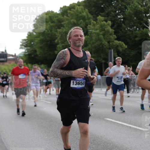 29.06.2025 - hella hamburg halbmarathon Jannik Wohlers http://msf.ph/oto/8302821 29.06.2025 10:37:25 Lombardsbrücke 1475, 1578, 1799, 1985, 2199, 2853, 3230, 3246, 5139, 5522, 5875, 6243, 6362, 6697, 7244, 7321, 7350, 7696, 8985, 9247, 9288, 9895, 10159, 10506, 10836, 11087, 11164, 11456, 11457, 11543, 11882, 12242, 12254, 12472, 12824, 13650, 14018, 15002, 15418, 15511, 16211, 16360, 17389, 17793, 17798, 18317, 18319 meine-sportfotos.de