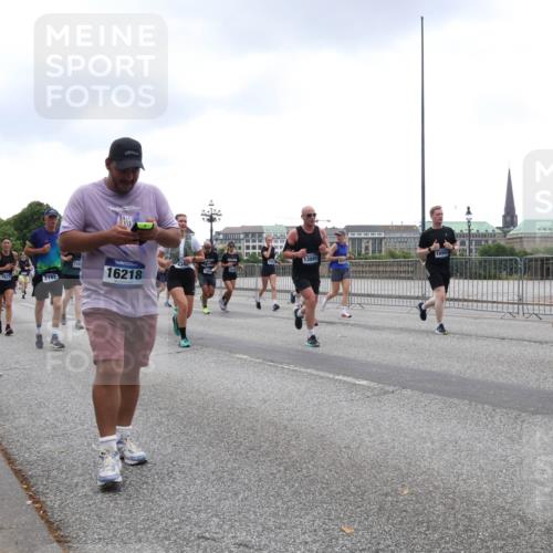 29.06.2025 - hella hamburg halbmarathon Lena Gebhardt http://msf.ph/oto/8302825 29.06.2025 10:46:55 Lombardsbrücke 1073, 1185, 1286, 1363, 1371, 1375, 1593, 1607, 1608, 1720, 1837, 1961, 1999, 2162, 2211, 2320, 2327, 2537, 2555, 2556, 2665, 2697, 2981, 3277, 3406, 3407, 3469, 3734, 3823, 4202, 4239, 4296, 4342, 4355, 4483, 4604, 5111, 5114, 5700, 5796, 5953, 6124, 6161, 6485, 6496, 6740, 7073, 7303, 7412, 7430, 7431, 7767, 7827, 8131, 8477, 8486, 8551, 8553, 8684, 8706, 8967, 9691, 10230, 13969, 14261, 15852, 16882, 16987 meine-sportfotos.de