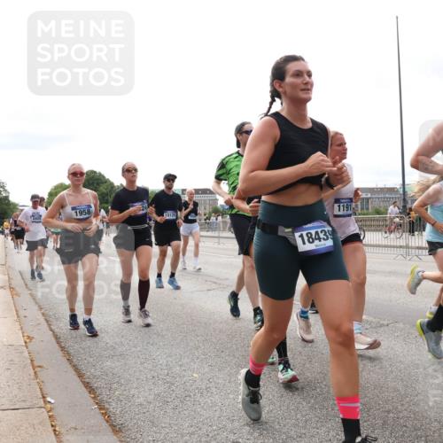 29.06.2025 - hella hamburg halbmarathon Lena Gebhardt http://msf.ph/oto/8302861 29.06.2025 10:21:56 Lombardsbrücke 1958, 10125, 18439, 1191, 158, 8715, 1003, 1072, 1158, 1191, 1250, 1294, 1401, 1668, 1958, 1963, 2009, 2063, 2172, 2315, 2353, 2514, 2529, 2744, 3050, 3172, 3458, 3606, 3768, 3770, 3825, 3826, 3995, 4046, 4289, 4366, 4375, 4376, 4697, 4786, 5122, 5412, 5641, 5759, 5957, 6086, 6103, 6475, 6676, 6805, 6881, 6977, 7075, 7162, 7612, 7672, 8286, 8431, 8715, 8860, 8884, 8896, 8954, 8959, 9002, 9062, 9369, 9483, 9499, 9532, 10374, 10874 meine-sportfotos.de