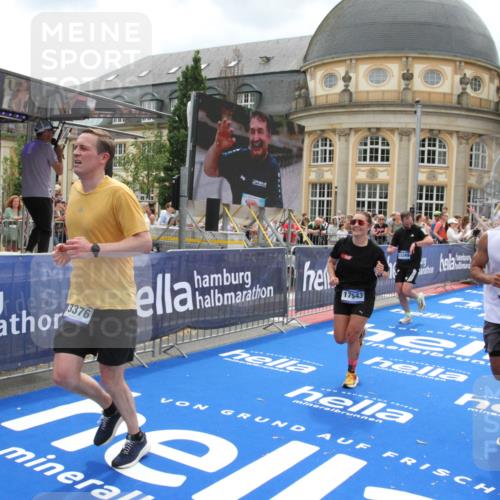 29.06.2025 - hella hamburg halbmarathon Michael Strokosch http://msf.ph/oto/8302865 29.06.2025 10:57:59 Ziel 1200, 2025, 2806, 2883, 3093, 3575, 4579, 6531, 7138, 7159, 7189, 8089, 9820, 11394, 12378, 13376, 13465, 14881, 15349, 15527, 17543, 18492, 18762 meine-sportfotos.de