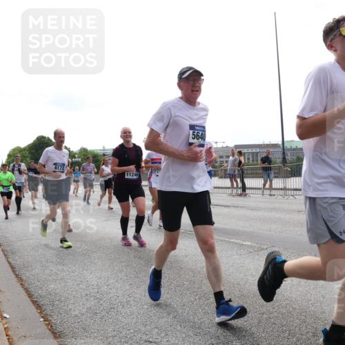 29.06.2025 - hella hamburg halbmarathon Lena Gebhardt http://msf.ph/oto/8302872 29.06.2025 10:37:13 Lombardsbrücke 6172, 11246, 5640, 1771, 1900, 1022, 1118, 1253, 1276, 1337, 1339, 1488, 1490, 1597, 1819, 1952, 1954, 2016, 2031, 2072, 2104, 2272, 2480, 2486, 2552, 2640, 3127, 3165, 3714, 3873, 3895, 4097, 4347, 4618, 4733, 4762, 4996, 5146, 5171, 5186, 5224, 5538, 5560, 5640, 5786, 5789, 5790, 5940, 6172, 6359, 6584, 6804, 6821, 7085, 7202, 7235, 7544, 7707, 7773, 7777, 7823, 8007, 8257, 8258, 8315, 8499, 8758, 8811, 8843, 8936, 8937, 9054, 9055, 9295, 9524 meine-sportfotos.de