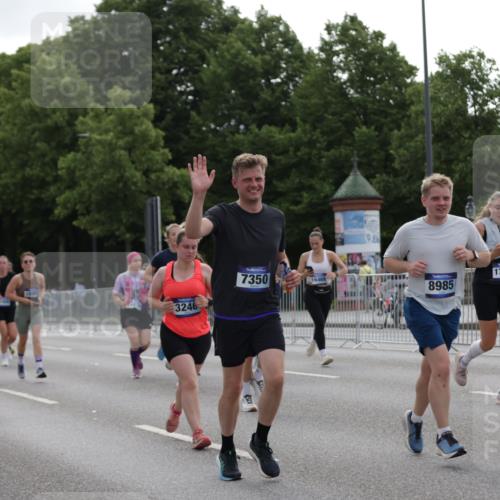 29.06.2025 - hella hamburg halbmarathon Jannik Wohlers http://msf.ph/oto/8302921 29.06.2025 10:37:27 Lombardsbrücke 1475, 1578, 1799, 1985, 2199, 2853, 3230, 3246, 3880, 5139, 5522, 5875, 6243, 6362, 6697, 7244, 7321, 7350, 7696, 8985, 9247, 9288, 9895, 10025, 10159, 10836, 11087, 11164, 11421, 11456, 11457, 11479, 11543, 11882, 12242, 12254, 13650, 14018, 15002, 15418, 15511, 16211, 16360, 17389, 17793, 17798, 18317, 18319, 18572 meine-sportfotos.de