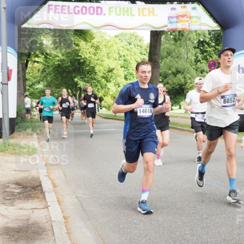 29.06.2025 - hella hamburg halbmarathon MichiJ http://msf.ph/oto/8302961 29.06.2025 10:34:56 Zwischen KM18-KM19 1942, 7480, 7599, 7962, 8852, 9305, 13223, 13554, 14618, 14619, 15026, 17846, 18118, 18797 meine-sportfotos.de
