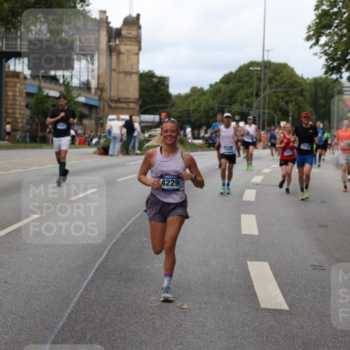 29.06.2025 - hella hamburg halbmarathon Yannick Fuchs http://msf.ph/oto/8302988 29.06.2025 10:37:44 20KM 2653, 3109, 3116, 3124, 3697, 3928, 4080, 4229, 4318, 7026, 7508, 7635, 8664, 9114, 10099, 10237, 10251, 10493, 11177, 12153, 12723, 12776, 13398, 13746, 13807, 14201, 14210, 14484, 14849, 15706, 15851, 15921, 16314, 16338, 16997, 17391, 17403, 18274, 18449, 18987, 19009, 19038, 19051, 19229 meine-sportfotos.de