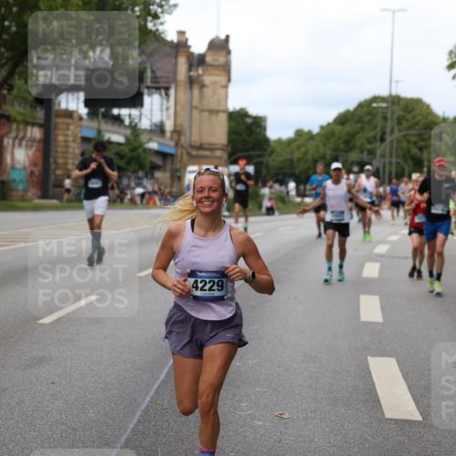 29.06.2025 - hella hamburg halbmarathon Yannick Fuchs http://msf.ph/oto/8303013 29.06.2025 10:37:45 20KM 2653, 3109, 3116, 3124, 3697, 3928, 4080, 4229, 4318, 6495, 7026, 7508, 7635, 8664, 9114, 10099, 10237, 10251, 10493, 11177, 12153, 12623, 12657, 12723, 12776, 13398, 13746, 13807, 14201, 14210, 14484, 14849, 15706, 15921, 16314, 16338, 16997, 17391, 17403, 18274, 18449, 19009, 19038, 19051, 19229 meine-sportfotos.de