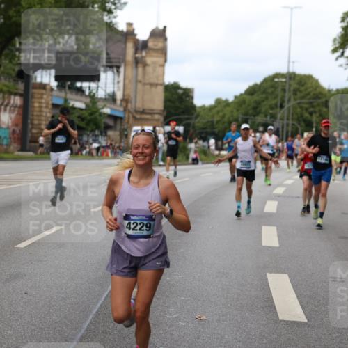 29.06.2025 - hella hamburg halbmarathon Yannick Fuchs http://msf.ph/oto/8303021 29.06.2025 10:37:45 20KM 2653, 3109, 3116, 3124, 3697, 3928, 4080, 4229, 4318, 6495, 7026, 7508, 7635, 8664, 9114, 10099, 10237, 10251, 10493, 11177, 12153, 12623, 12657, 12723, 12776, 13398, 13746, 13807, 14201, 14210, 14484, 14849, 15706, 15921, 16314, 16338, 16997, 17391, 17403, 18274, 18449, 19009, 19038, 19051, 19229 meine-sportfotos.de