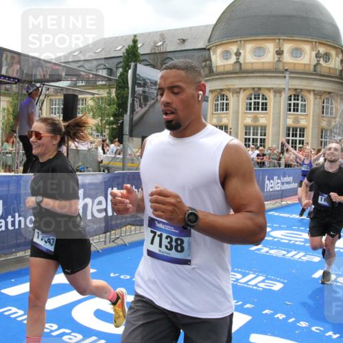 29.06.2025 - hella hamburg halbmarathon Michael Strokosch http://msf.ph/oto/8303041 29.06.2025 10:58:00 Ziel 1200, 2025, 2883, 3093, 3575, 4579, 6531, 7138, 7159, 7189, 8089, 9820, 11394, 12378, 13376, 13465, 14881, 15090, 15349, 15527, 17543, 18762 meine-sportfotos.de