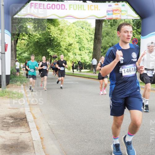 29.06.2025 - hella hamburg halbmarathon MichiJ http://msf.ph/oto/8303048 29.06.2025 10:34:57 Zwischen KM18-KM19 1689, 1942, 5022, 5650, 6203, 7480, 7962, 8852, 9305, 10423, 13223, 13554, 14618, 14619, 15026, 16414, 17846, 18118, 18797 meine-sportfotos.de