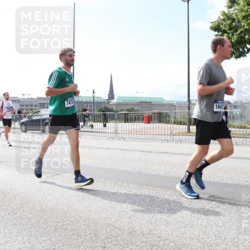 29.06.2025 - hella hamburg halbmarathon Lena Gebhardt http://msf.ph/oto/8303075 29.06.2025 10:12:13 Lombardsbrücke 1062, 1790, 1850, 2661, 2964, 3262, 3363, 3746, 4453, 4499, 5166, 5176, 5379, 5597, 5598, 6822, 6871, 6966, 7474, 9191, 9253, 9254, 9405, 9428, 9705, 10042, 10409, 10581, 10685, 11507, 11509, 11525, 11537, 11581, 11917, 12473, 13171, 13542, 13958, 14060, 14196, 14313, 14384, 14863, 14868, 15137, 16379, 16976, 17638, 17774, 18261, 18395, 18429, 18655 meine-sportfotos.de