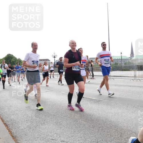 29.06.2025 - hella hamburg halbmarathon Lena Gebhardt http://msf.ph/oto/8303113 29.06.2025 10:37:13 Lombardsbrücke 2104, 6172, 13971, 11246, 70, 1022, 1118, 1253, 1276, 1337, 1339, 1488, 1490, 1597, 1819, 1952, 1954, 2016, 2031, 2072, 2104, 2272, 2480, 2486, 2552, 2640, 3127, 3165, 3714, 3873, 3895, 4097, 4347, 4618, 4733, 4762, 4996, 5146, 5171, 5186, 5224, 5538, 5560, 5640, 5786, 5789, 5790, 5940, 6172, 6359, 6584, 6804, 6821, 7085, 7202, 7235, 7544, 7707, 7773, 7777, 7823, 8007, 8257, 8258, 8315, 8499, 8758, 8811, 8843, 8936, 8937, 9054, 9055, 9295, 9524 meine-sportfotos.de