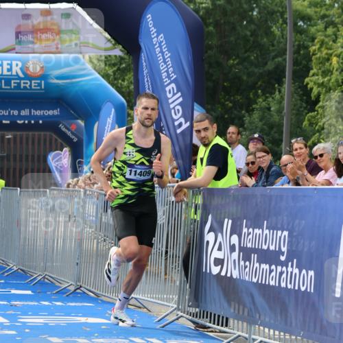 29.06.2025 - hella hamburg halbmarathon Strokosch-Dieckow http://msf.ph/oto/8303127 29.06.2025 10:16:17 Ziel 11409 meine-sportfotos.de