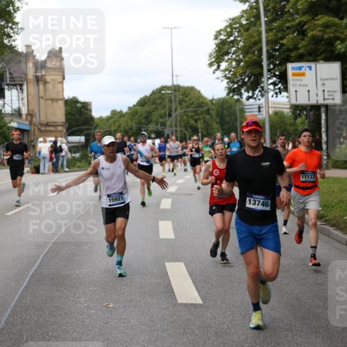 29.06.2025 - hella hamburg halbmarathon Yannick Fuchs http://msf.ph/oto/8303185 29.06.2025 10:37:47 20KM 3109, 3116, 3124, 3697, 3928, 4080, 4229, 4318, 6495, 7026, 7508, 7635, 8664, 9114, 10099, 10237, 10251, 10493, 11177, 11778, 12153, 12623, 12657, 12723, 12776, 13398, 13746, 13807, 14201, 14210, 14484, 14849, 15706, 15921, 16314, 16338, 16997, 17391, 17403, 18274, 18449, 19009, 19038, 19051, 19229 meine-sportfotos.de