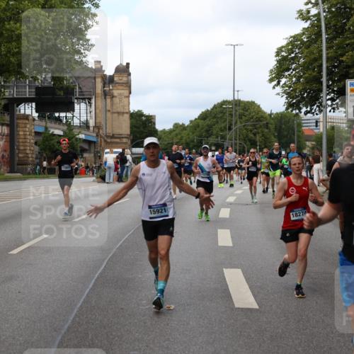29.06.2025 - hella hamburg halbmarathon Yannick Fuchs http://msf.ph/oto/8303219 29.06.2025 10:37:48 20KM 3109, 3116, 3124, 3697, 3928, 4080, 4318, 6495, 7026, 7185, 7508, 7635, 8664, 9114, 10099, 10237, 10251, 10493, 11177, 11778, 12153, 12623, 12657, 12723, 12776, 13398, 13746, 13807, 13897, 14201, 14210, 14484, 14849, 15706, 15921, 16314, 16338, 16997, 17391, 17403, 18274, 18449, 19009, 19038, 19051, 19229 meine-sportfotos.de