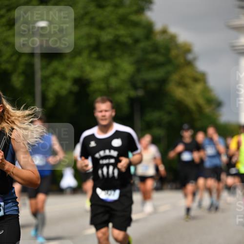 29.06.2025 - hella hamburg halbmarathon Dr. Thomas Lammeyer http://msf.ph/oto/8303269 29.06.2025 10:16:29 Kennedybrücke 1249, 1610, 1785, 1850, 1851, 2963, 2964, 3182, 3248, 3262, 3363, 4453, 4532, 5150, 5166, 5176, 6822, 6871, 7014, 7907, 8917, 8971, 9428, 9705, 10067, 10402, 10409, 10685, 11025 meine-sportfotos.de