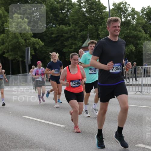 29.06.2025 - hella hamburg halbmarathon Jannik Wohlers http://msf.ph/oto/8303278 29.06.2025 10:37:27 Lombardsbrücke 1475, 1578, 1799, 1985, 2199, 2853, 3230, 3246, 3880, 5139, 5522, 5875, 6243, 6362, 6697, 7244, 7321, 7350, 7696, 8985, 9247, 9288, 9895, 10025, 10159, 10836, 11087, 11164, 11421, 11456, 11457, 11479, 11543, 11882, 12242, 12254, 13650, 14018, 15002, 15418, 15511, 16211, 16360, 17389, 17793, 17798, 18317, 18319, 18572 meine-sportfotos.de