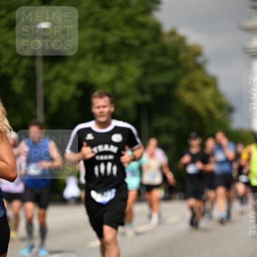 29.06.2025 - hella hamburg halbmarathon Dr. Thomas Lammeyer http://msf.ph/oto/8303280 29.06.2025 10:16:29 Kennedybrücke 1249, 1610, 1785, 1850, 1851, 2963, 2964, 3182, 3248, 3262, 3363, 4453, 4532, 5150, 5166, 5176, 6822, 6871, 7014, 7907, 8917, 8971, 9428, 9705, 10067, 10402, 10409, 10685, 11025 meine-sportfotos.de