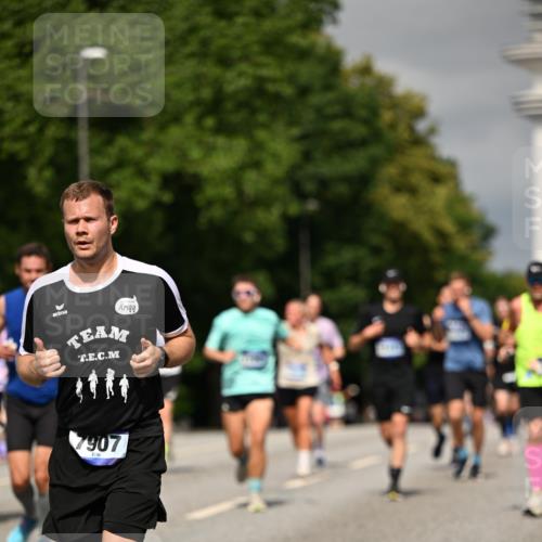 29.06.2025 - hella hamburg halbmarathon Dr. Thomas Lammeyer http://msf.ph/oto/8303335 29.06.2025 10:16:29 Kennedybrücke 1249, 1610, 1785, 1850, 1851, 2963, 2964, 3182, 3248, 3262, 3363, 4453, 4532, 5150, 5166, 5176, 6822, 6871, 7014, 7907, 8917, 8971, 9428, 9705, 10067, 10402, 10409, 10685, 11025 meine-sportfotos.de