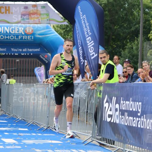 29.06.2025 - hella hamburg halbmarathon Strokosch-Dieckow http://msf.ph/oto/8303341 29.06.2025 10:16:17 Ziel 11409 meine-sportfotos.de