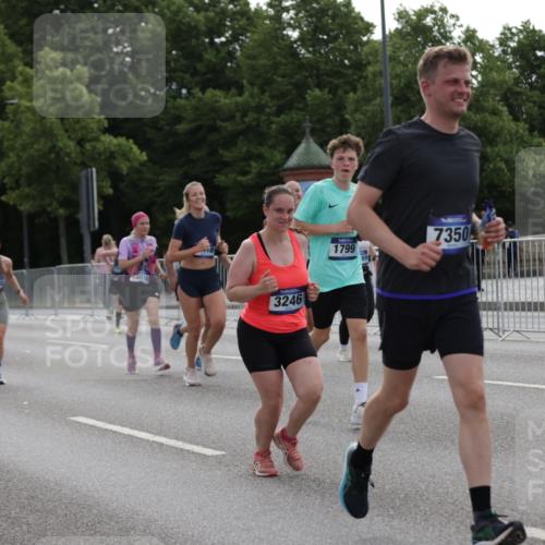 29.06.2025 - hella hamburg halbmarathon Jannik Wohlers http://msf.ph/oto/8303342 29.06.2025 10:37:27 Lombardsbrücke 1475, 1578, 1799, 1985, 2199, 2853, 3230, 3246, 3880, 5139, 5522, 5875, 6243, 6362, 6697, 7244, 7321, 7350, 7696, 8985, 9247, 9288, 9895, 10025, 10159, 10836, 11087, 11164, 11421, 11456, 11457, 11479, 11543, 11882, 12242, 12254, 13650, 14018, 15002, 15418, 15511, 16211, 16360, 17389, 17793, 17798, 18317, 18319, 18572 meine-sportfotos.de