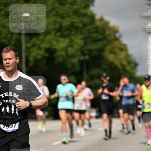 29.06.2025 - hella hamburg halbmarathon Dr. Thomas Lammeyer http://msf.ph/oto/8303376 29.06.2025 10:16:30 Kennedybrücke 1249, 1610, 1785, 1850, 1851, 2942, 2963, 2964, 3182, 3248, 3262, 3363, 4453, 4532, 5150, 5166, 5176, 6822, 6871, 7014, 7907, 8917, 8971, 9428, 9705, 10067, 10402, 10409, 10685, 11025 meine-sportfotos.de