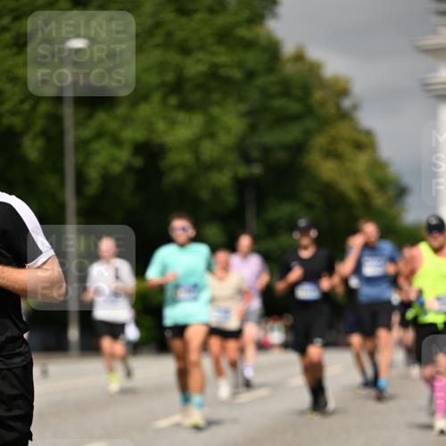 29.06.2025 - hella hamburg halbmarathon Dr. Thomas Lammeyer http://msf.ph/oto/8303413 29.06.2025 10:16:30 Kennedybrücke 1249, 1610, 1785, 1850, 1851, 2942, 2963, 2964, 3182, 3248, 3262, 3363, 4453, 4532, 5150, 5166, 5176, 6822, 6871, 7014, 7907, 8917, 8971, 9428, 9705, 10067, 10402, 10409, 10685, 11025 meine-sportfotos.de