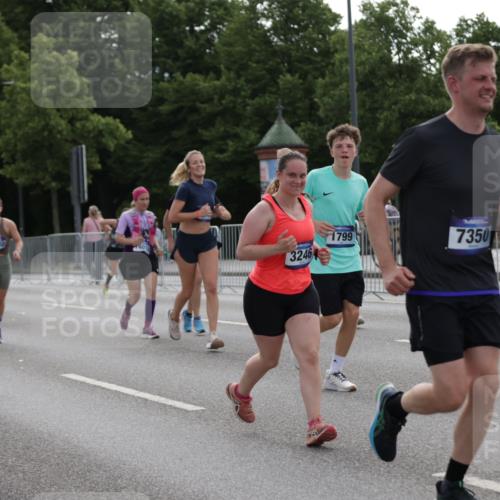 29.06.2025 - hella hamburg halbmarathon Jannik Wohlers http://msf.ph/oto/8303418 29.06.2025 10:37:28 Lombardsbrücke 1475, 1578, 1799, 1985, 2853, 3230, 3246, 3880, 5139, 5522, 5875, 6243, 6362, 6697, 7244, 7321, 7350, 7696, 8985, 9247, 9288, 9895, 10025, 10159, 10836, 11087, 11152, 11164, 11421, 11456, 11457, 11479, 11543, 11882, 12242, 12254, 13650, 14018, 15002, 15329, 15418, 15511, 16211, 16220, 16360, 17389, 17793, 17798, 18317, 18319, 18572, 18937 meine-sportfotos.de