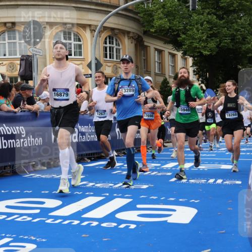 29.06.2025 - hella hamburg halbmarathon Strokosch-Dieckow http://msf.ph/oto/8303426 29.06.2025 10:54:21 Ziel 1267, 1442, 3103, 3177, 3426, 3861, 4635, 4868, 6082, 6084, 6511, 6512, 7129, 7274, 8223, 8772, 11009, 11430, 11797, 11799, 12321, 12362, 13033, 13289, 13803, 15946, 16327, 16527, 16574, 16750, 16879, 17087, 17698, 18268, 19067 meine-sportfotos.de
