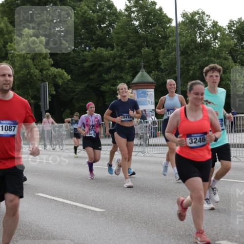 29.06.2025 - hella hamburg halbmarathon Jannik Wohlers http://msf.ph/oto/8303439 29.06.2025 10:37:28 Lombardsbrücke 1475, 1578, 1799, 1985, 2853, 3230, 3246, 3880, 5139, 5522, 5875, 6243, 6362, 6697, 7244, 7321, 7350, 7696, 8985, 9247, 9288, 9895, 10025, 10159, 10836, 11087, 11152, 11164, 11421, 11456, 11457, 11479, 11543, 11882, 12242, 12254, 13650, 14018, 15002, 15329, 15418, 15511, 16211, 16220, 16360, 17389, 17793, 17798, 18317, 18319, 18572, 18937 meine-sportfotos.de