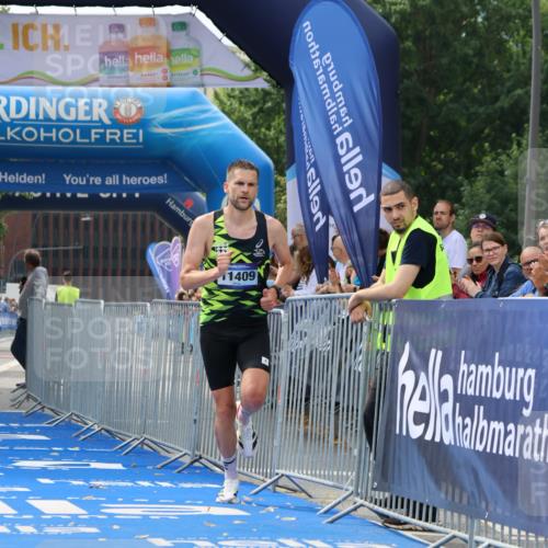 29.06.2025 - hella hamburg halbmarathon Strokosch-Dieckow http://msf.ph/oto/8303492 29.06.2025 10:16:17 Ziel 11409 meine-sportfotos.de