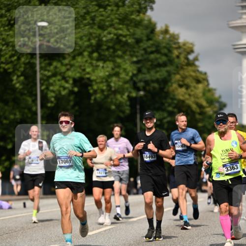 29.06.2025 - hella hamburg halbmarathon Dr. Thomas Lammeyer http://msf.ph/oto/8303508 29.06.2025 10:16:31 Kennedybrücke 1249, 1610, 1785, 1850, 1851, 2942, 2963, 2964, 3182, 3248, 3262, 3363, 4453, 4532, 5150, 5166, 5176, 6822, 7014, 7907, 8917, 8971, 9428, 9705, 10067, 10402, 10409, 10685, 11025 meine-sportfotos.de