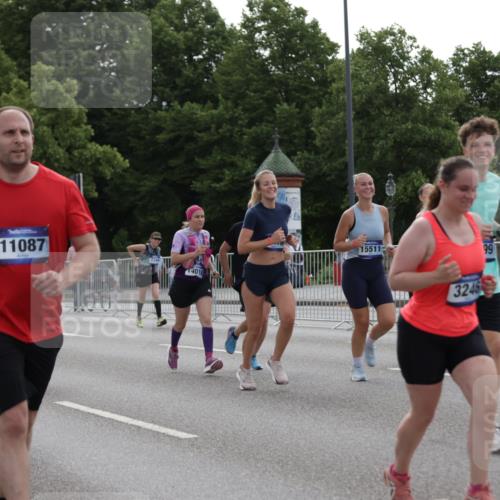 29.06.2025 - hella hamburg halbmarathon Jannik Wohlers http://msf.ph/oto/8303511 29.06.2025 10:37:28 Lombardsbrücke 1475, 1578, 1799, 1985, 2853, 3230, 3246, 3880, 5139, 5522, 5875, 6243, 6362, 6697, 7244, 7321, 7350, 7696, 8985, 9247, 9288, 9895, 10025, 10159, 10836, 11087, 11152, 11164, 11421, 11456, 11457, 11479, 11543, 11882, 12242, 12254, 13650, 14018, 15002, 15329, 15418, 15511, 16211, 16220, 16360, 17389, 17793, 17798, 18317, 18319, 18572, 18937 meine-sportfotos.de