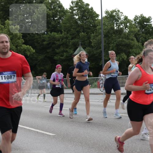 29.06.2025 - hella hamburg halbmarathon Jannik Wohlers http://msf.ph/oto/8303531 29.06.2025 10:37:28 Lombardsbrücke 1475, 1578, 1799, 1985, 2853, 3230, 3246, 3880, 5139, 5522, 5875, 6243, 6362, 6697, 7244, 7321, 7350, 7696, 8985, 9247, 9288, 9895, 10025, 10159, 10836, 11087, 11152, 11164, 11421, 11456, 11457, 11479, 11543, 11882, 12242, 12254, 13650, 14018, 15002, 15329, 15418, 15511, 16211, 16220, 16360, 17389, 17793, 17798, 18317, 18319, 18572, 18937 meine-sportfotos.de